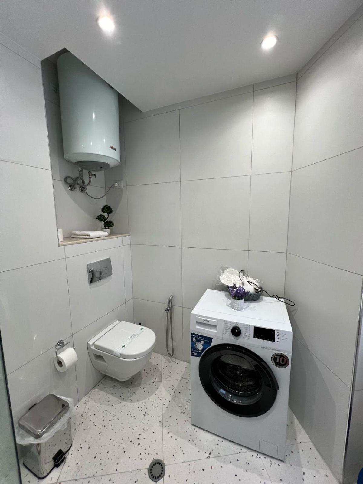 Metropolitan Charm: Cozy 1Br In 7Min To Skanderbeg Lägenhet Tirana Exteriör bild