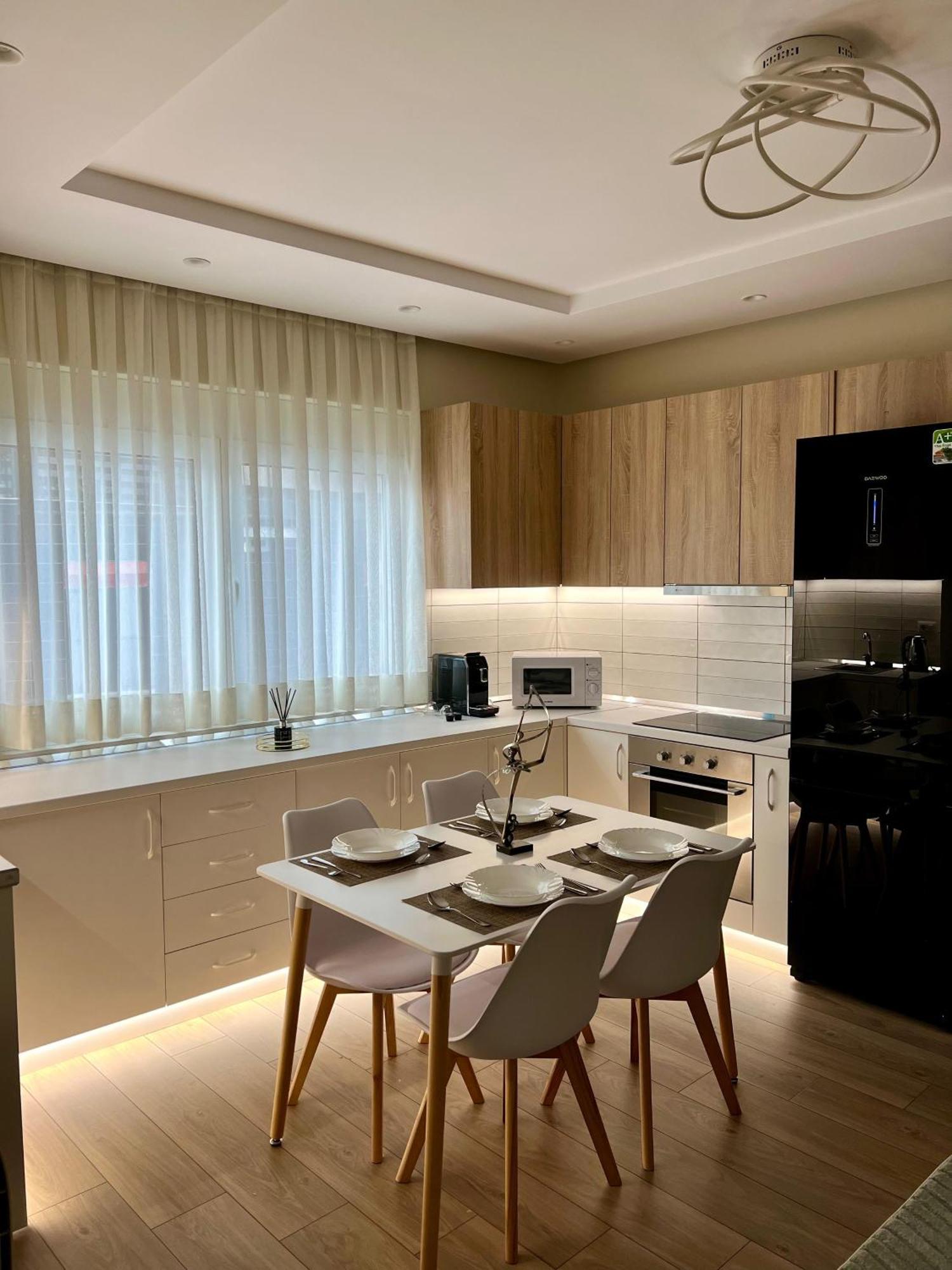 Metropolitan Charm: Cozy 1Br In 7Min To Skanderbeg Lägenhet Tirana Exteriör bild
