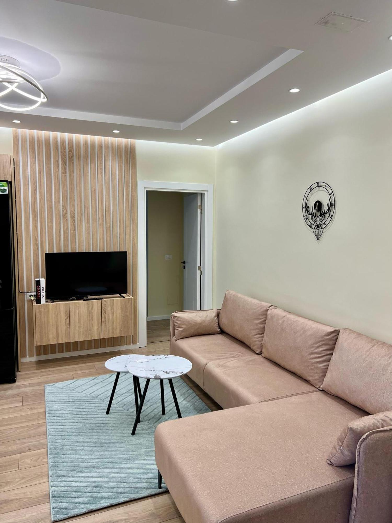 Metropolitan Charm: Cozy 1Br In 7Min To Skanderbeg Lägenhet Tirana Exteriör bild